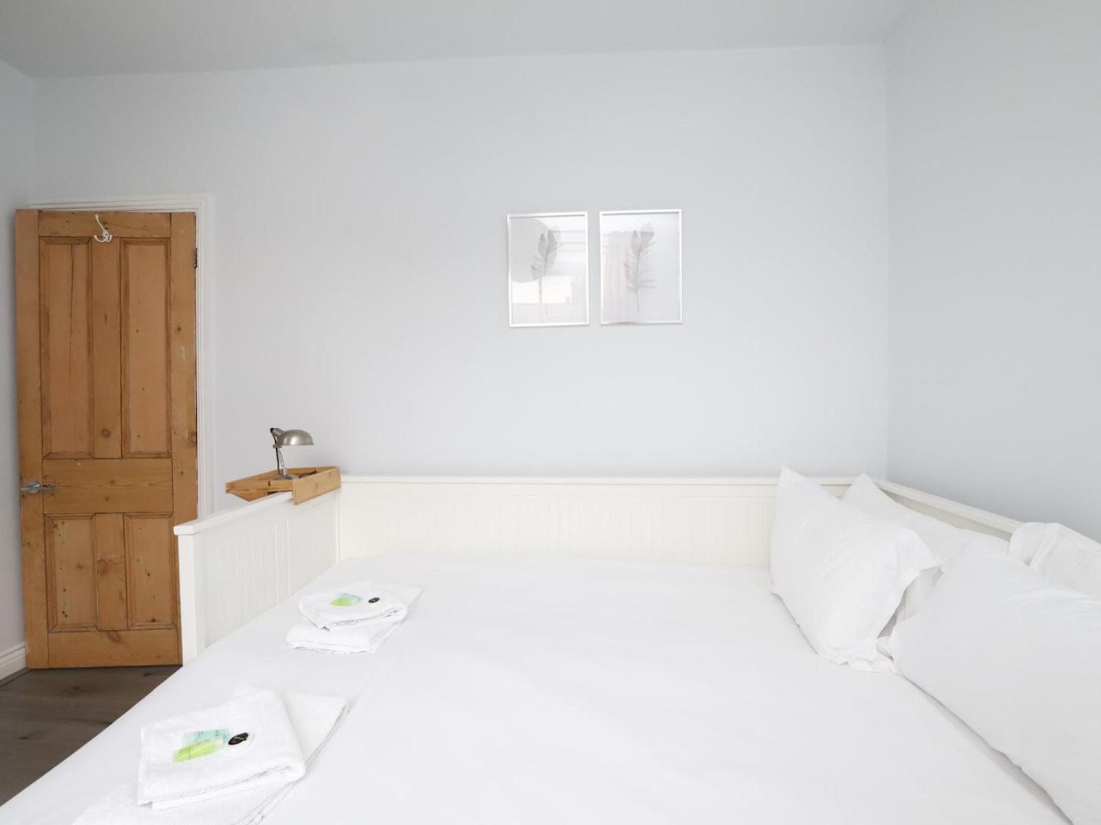 Sunny Victorian 2Br Townhouse Oxford Pass The Keys Villa Bagian luar foto
